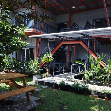 Ndalem Sorogenen Guesthouse Джок'якарта Екстер'єр фото